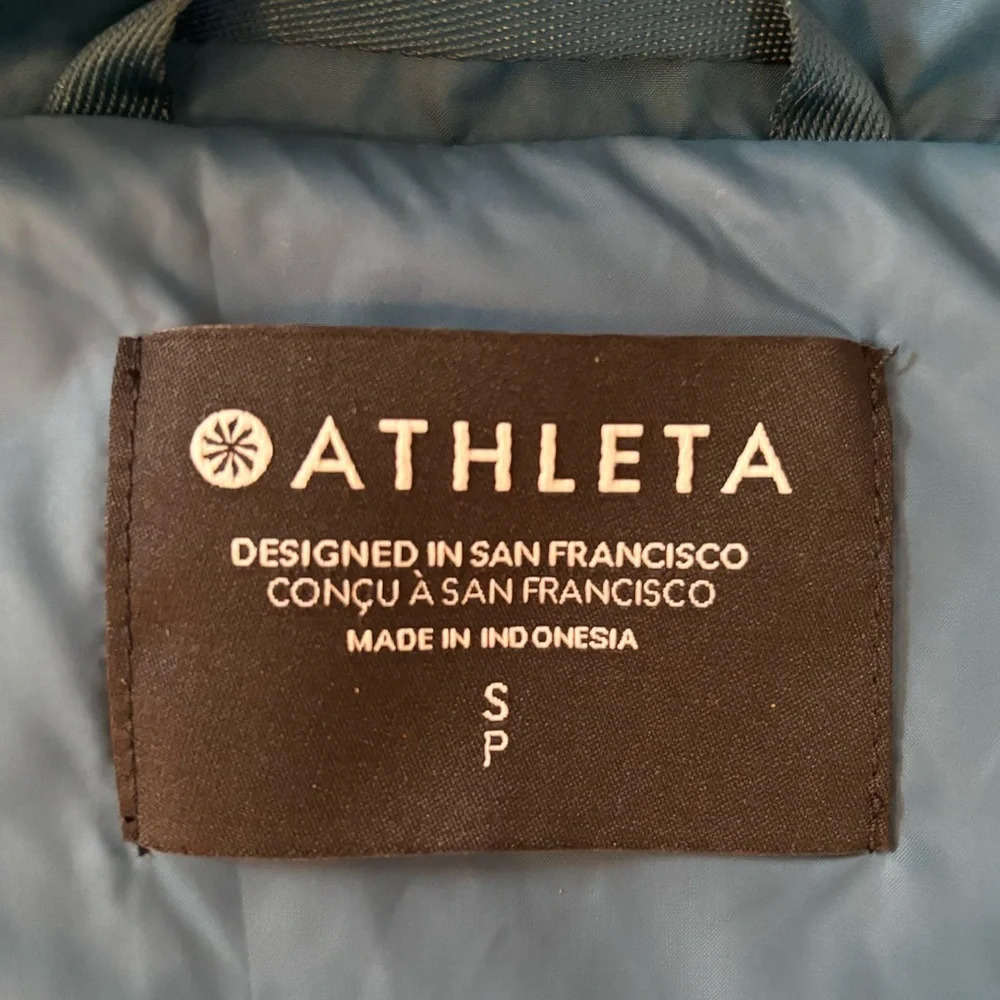 Athleta Downtown Vest Puffer Womens Size SP Semi Fitted Beautiful Blue - Picture 5 of 5